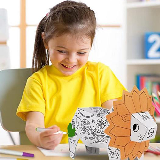 Kio estas la signifo kuraĝigi infanojn ludi kun DIY -edukaj ludiloj?